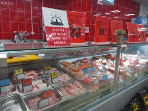 Angajam, vânzător mezeluri ,casuer,șef tura !