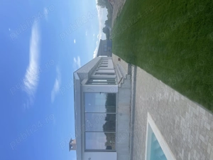 Casă de vacantă și piscină cu deschidere la lac.