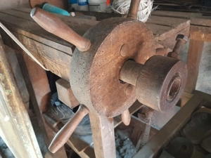 Vând mașină  de  făcut mături 