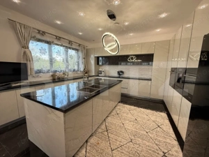 O Clipă de Rafinament şi Vis – Proprietate Excepțională cu Simț HORECA - imagine 8