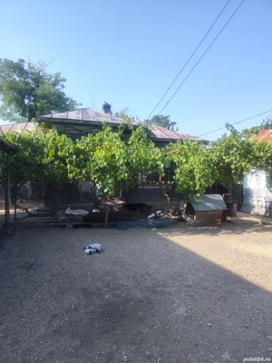  Vând casă bătrânească plus anexe  - imagine 2