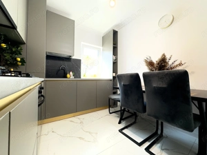 Decomandat. Bucatarie INCHISA. BOXA. 55 mp utili ! Bloc NOU ! - imagine 3