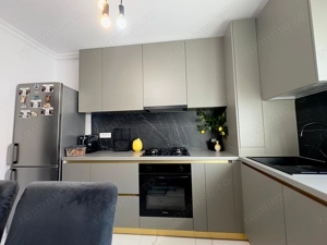 Decomandat. Bucatarie INCHISA. BOXA. 55 mp utili ! Bloc NOU ! - imagine 2