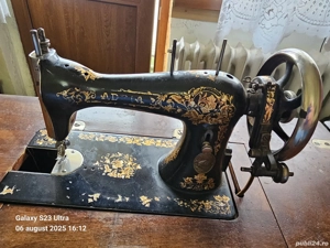 Mașină  de cusut retro - imagine 2