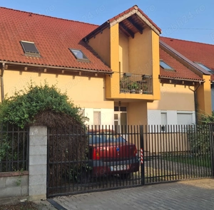 Triplex cu acces din 2 fronturi,parter,mansardă înaltă+pod,175mp,teren 300mp