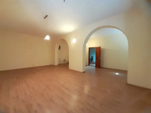 Spațiu de închiriat – ideal pentru birouri sau cabinete, la 200 m de zona pieton