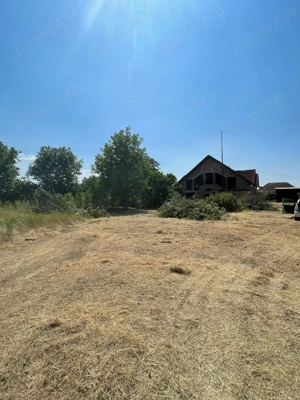 Teren cu Casa la rosu de inchiriat 