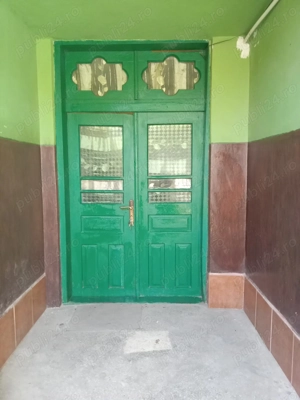Casa de vânzare, se vinde,  doar apartamentul de la parter.