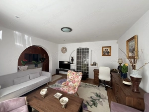 Casa cu 5 camere, in zona cenrala, spre vanzare, deosebita - imagine 2