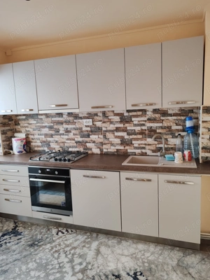 Ofer spre închiriere apartament cu trei camere confort 1