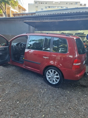 Vw Touran 1,6 Fsi 2004 - imagine 4 Vw Touran 1,6 Fsi 2004 - imagine 4