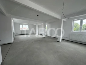 Spatiu comercial cu vitrina pe 3 niveluri cu suprafata utila de 915mp  - imagine 2