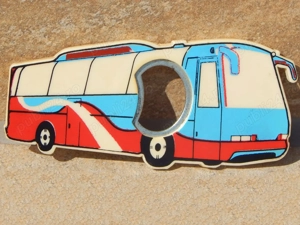 Desfacator capace vechi sub forma de autobuz autocar Neoplan 1990