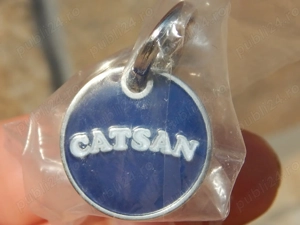 Breloc cu insigna Catsan metalic sigilat