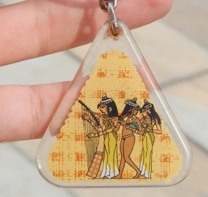 Breloc vechi cu motive egiptene