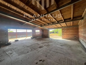 Constructie la rosu Săcălășeni ,Maramureș,ideal pensiune ,dezvoltare turistică/casă,950 mp teren - imagine 9