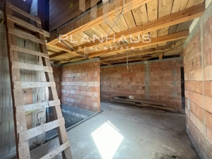 Constructie la rosu Săcălășeni ,Maramureș,ideal pensiune ,dezvoltare turistică/casă,950 mp teren - imagine 8