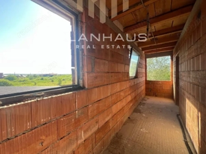 Constructie la rosu Săcălășeni ,Maramureș,ideal pensiune ,dezvoltare turistică/casă,950 mp teren - imagine 6