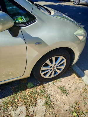 Vand Toyota Auris 1,6 benzină  - imagine 8