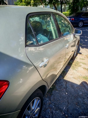 Vand Toyota Auris 1,6 benzină  - imagine 5