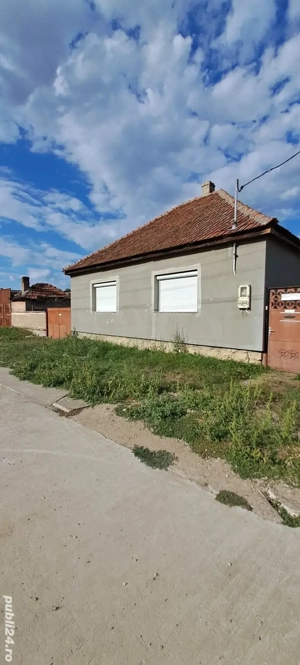 Casă cu 3 camere de vânzare