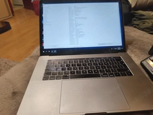 LAPTOP Apple MacBook Pro 15  Touch Bar 2018, i7 2.2 GHz, 16 GB, AMD Radeon Pro 555X, 256 GB, Windows