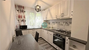 Inchiriez apartament cu 3 camere in Cornisa la 5 minute de UMF