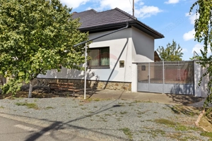 Casă mobilată în Curtici, cu teren 1439 mp, independentă energetic - imagine 2