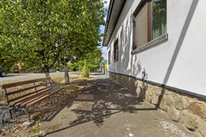 Casă mobilată în Curtici, cu teren 1439 mp, independentă energetic - imagine 3