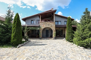 Conac, proprietate unica, in mijlocul naturii, Sacele!