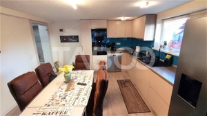 Casa de inchiriat cu 4 nivele avand etajele in regim hotelier Strand - imagine 3