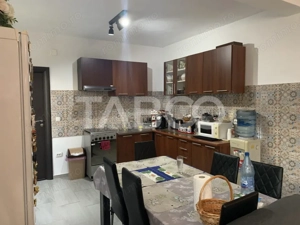 Casa 8 camere 7 bai 284 mp 225mp curte libera in Porumbacu de Sus - imagine 8