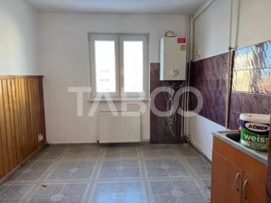 Apartament semidecomandat 2 camere etaj 3 zona Garii Fagaras  - imagine 4