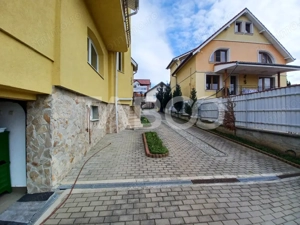 Casa individuala de inchiriat garaj pivnita curte generoasa Strand II - imagine 2