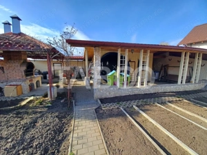 Casa individuala de inchiriat garaj pivnita curte generoasa Strand II - imagine 16