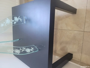 masuta de cafea din lemn culoare neagra micuta si cocheta 