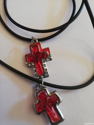 Pandantiv cu cruce cu piatra roșie inel plastic China 