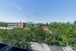 Clădire Modernă, Ideală pentru Locuință sau Afacere, cu Terasă Panoramică - imagine 10