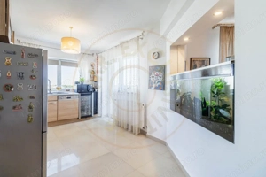 Clădire Modernă, Ideală pentru Locuință sau Afacere, cu Terasă Panoramică - imagine 12