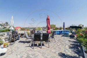 Clădire Modernă, Ideală pentru Locuință sau Afacere, cu Terasă Panoramică - imagine 6