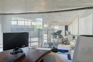 Clădire Modernă, Ideală pentru Locuință sau Afacere, cu Terasă Panoramică - imagine 15