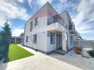 Casă / Vilă cu 4 camere de vânzare