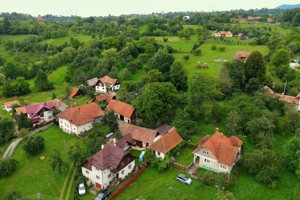 Proprietate cu casa traditionala si teren generos, Bran Poarta, 4000mp - imagine 8