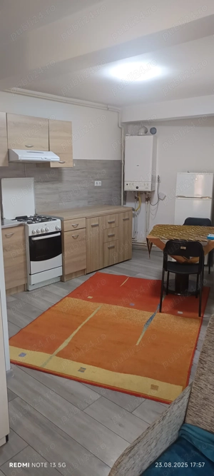 INCHIRIEZ apartament  doua camera tip open-space{,bucatarie , dormitor si living] . - imagine 2