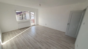 Proprietar vand apartament 3 camere central Techirghiol