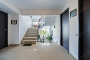 Clădire Modernă, Ideală pentru Locuință sau Afacere, cu Terasă Panoramică - imagine 18