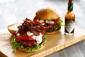 Angajăm preparator burger , Oferim cazare