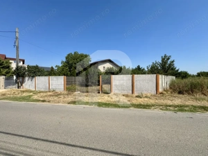 DOMNESTI , TEREN 698 MP, DESCHIDERE 17,19 MP, IMPREJMUIT CU GARD - imagine 2