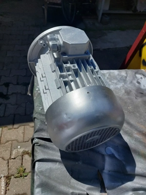 vând motor trifazic  - imagine 4