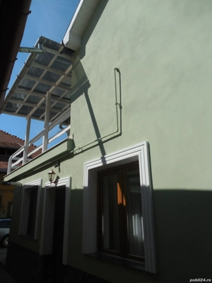 Închiriez in regim hotelier 2 ap.cu 2 camere si o garsoniera.Situate la 2 min.de piata mare pe jos . - imagine 3